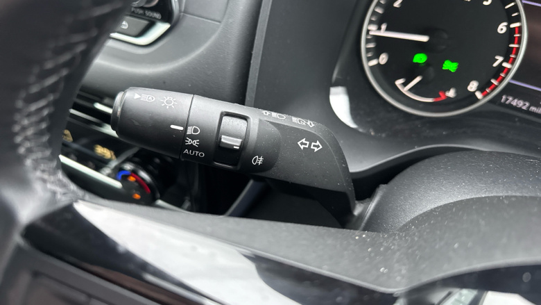 Nissan Qashqai 1.3 DiG-T MH Acenta Premium 5dr Petrol Hatchback